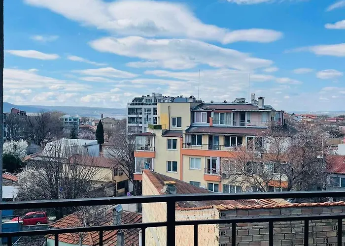 Апартаменты широк център варна15 минути до центъра *