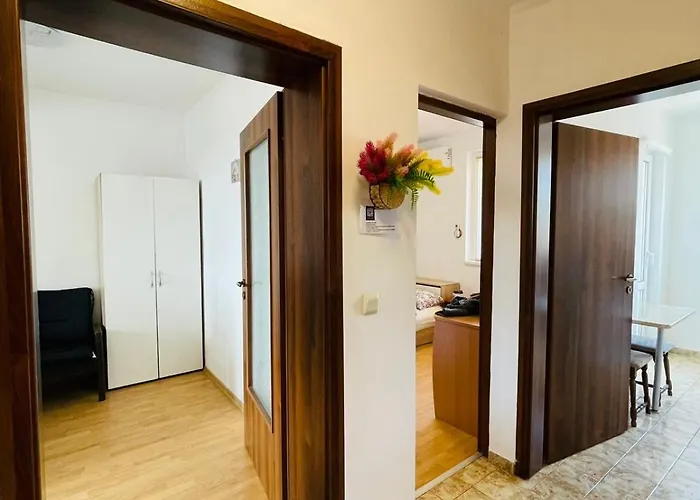 широк център варна15 минути до центъра Апартаменты